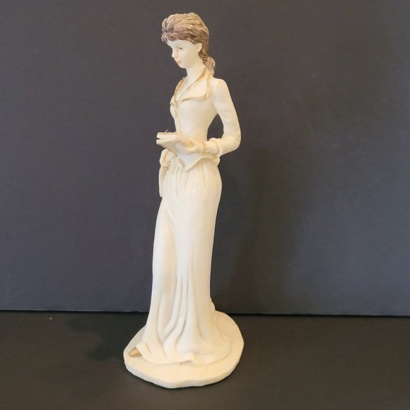 Elegant Lady Reader Sculpture in Resin - Picture 11 of 11